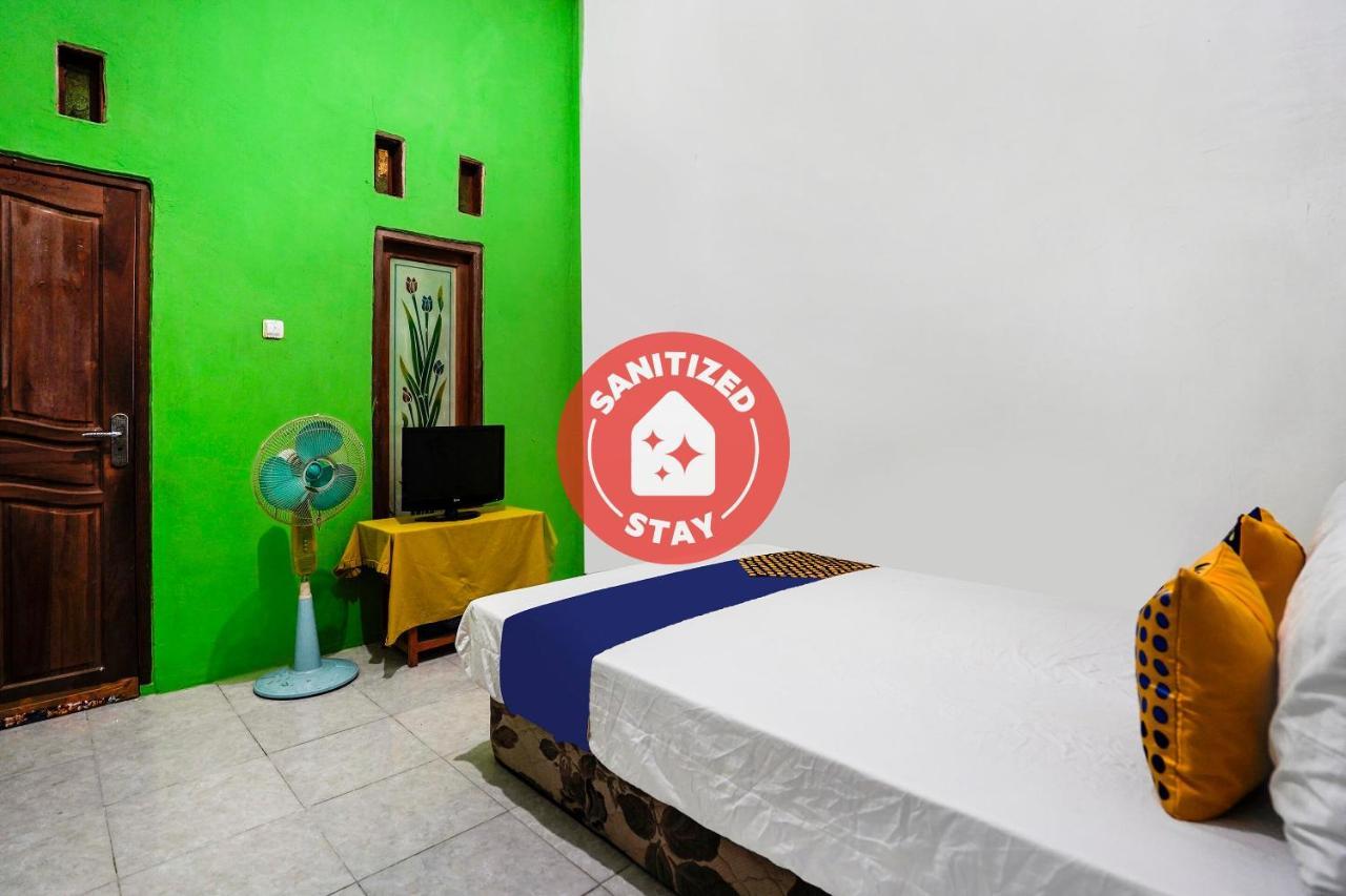 Oyo 91747 Gamping Homestay Syariah Gresik Екстер'єр фото